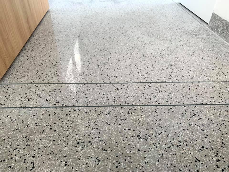 Thi công Terrazzo, Đá mài